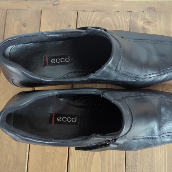 Ecco Women’s Black Leather Square Toe Low Heels - Picture 8 of 9